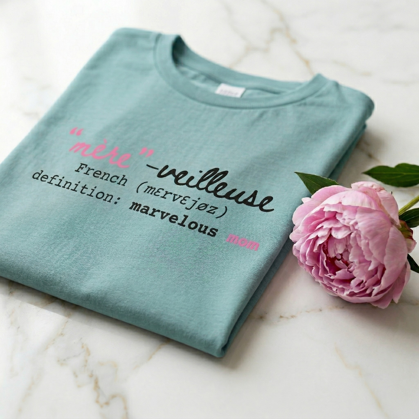 "Mère-veilleuse" Marvelous Mom Softest Relaxed T-Shirt